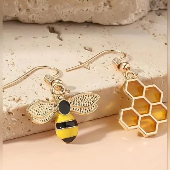 Bee & Honeycomb Decor Mismatched Drop Earrings - Picture 3 of 8